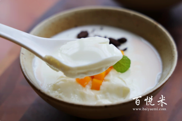 自制雙皮奶，Q彈順滑奶香四溢，自己在家就能做好的甜品